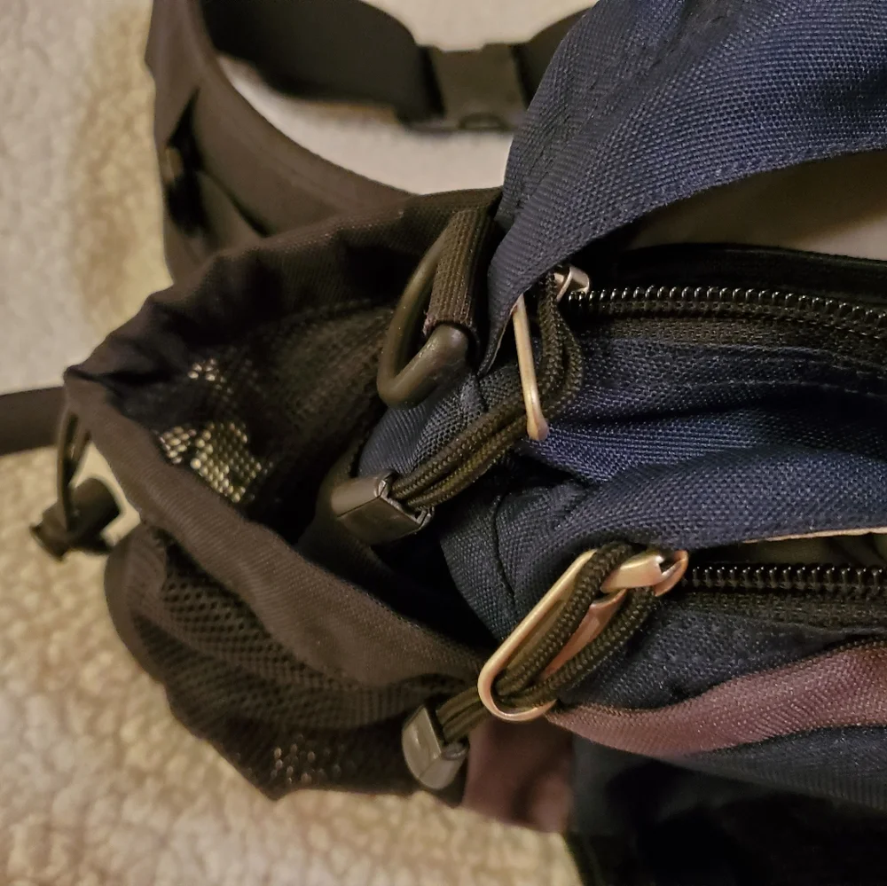 The North Face MT Biker zipper fanny pack,  in excellent condition.  Navy & gray - Picture 5 of 9